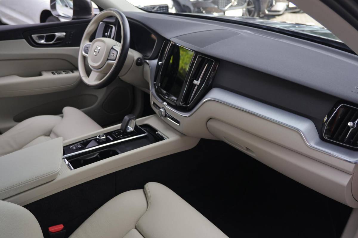 Volvo XC60 Volvo XC60 T6 Recharge AWD Inscription | Stoelverwarming | Trekhaak | Parkeercamera | Leder | Panoramadak | Keyless