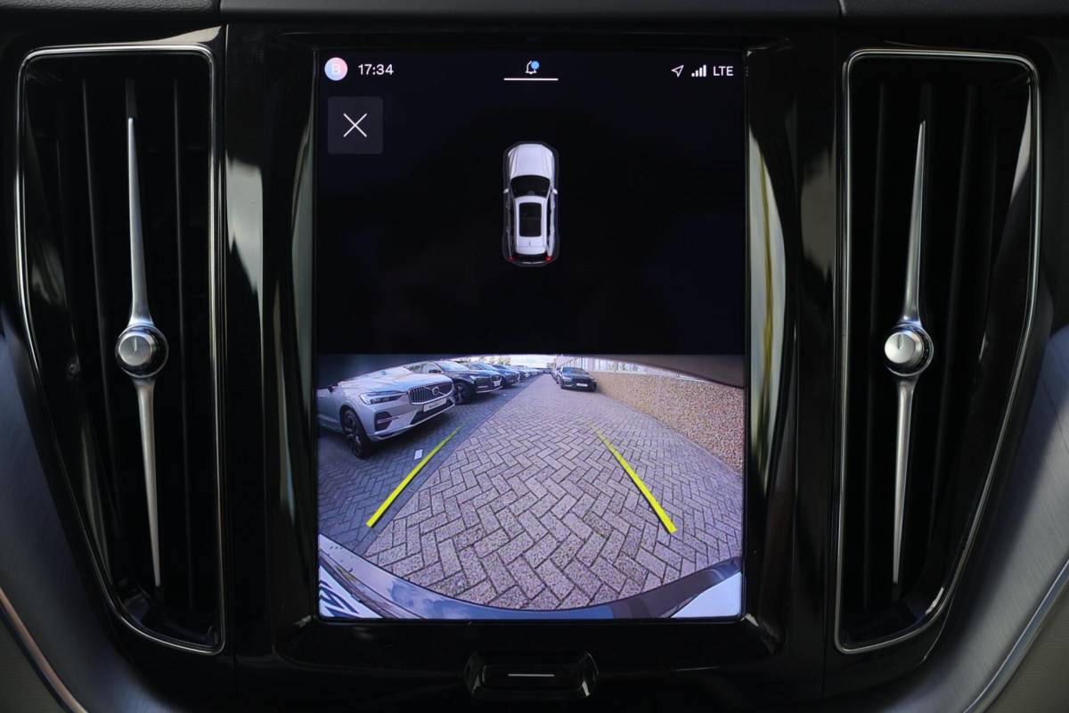 Volvo XC60 Volvo XC60 T6 Recharge AWD Inscription | Stoelverwarming | Trekhaak | Parkeercamera | Leder | Panoramadak | Keyless