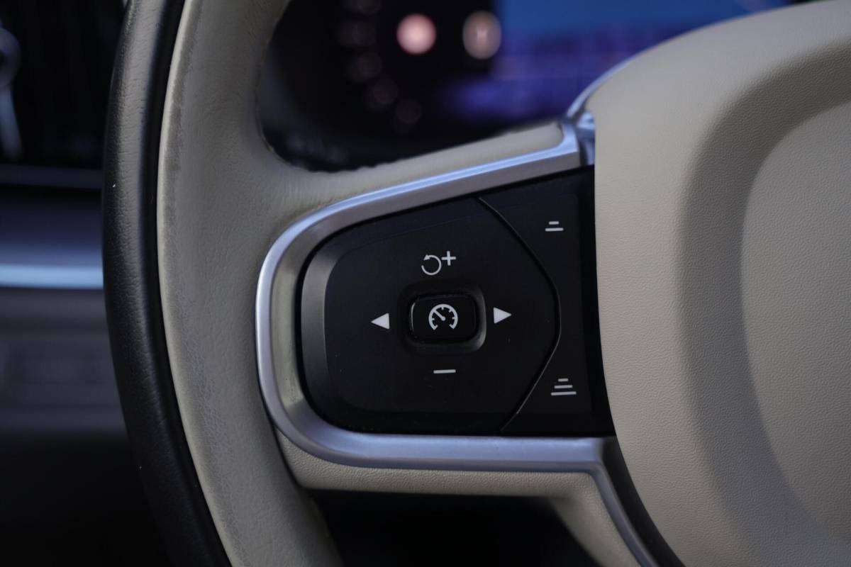 Volvo XC60 Volvo XC60 T6 Recharge AWD Inscription | Stoelverwarming | Trekhaak | Parkeercamera | Leder | Panoramadak | Keyless