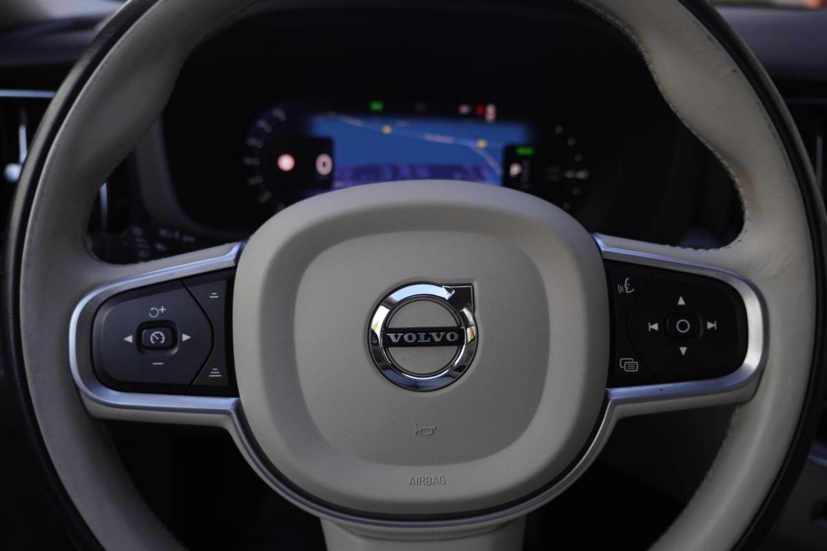 Volvo XC60 Volvo XC60 T6 Recharge AWD Inscription | Stoelverwarming | Trekhaak | Parkeercamera | Leder | Panoramadak | Keyless
