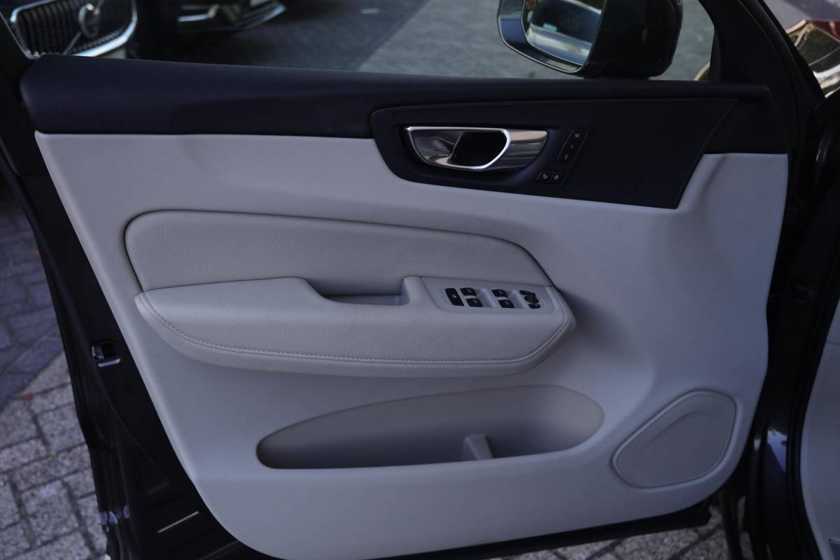 Volvo XC60 Volvo XC60 T6 Recharge AWD Inscription | Stoelverwarming | Trekhaak | Parkeercamera | Leder | Panoramadak | Keyless