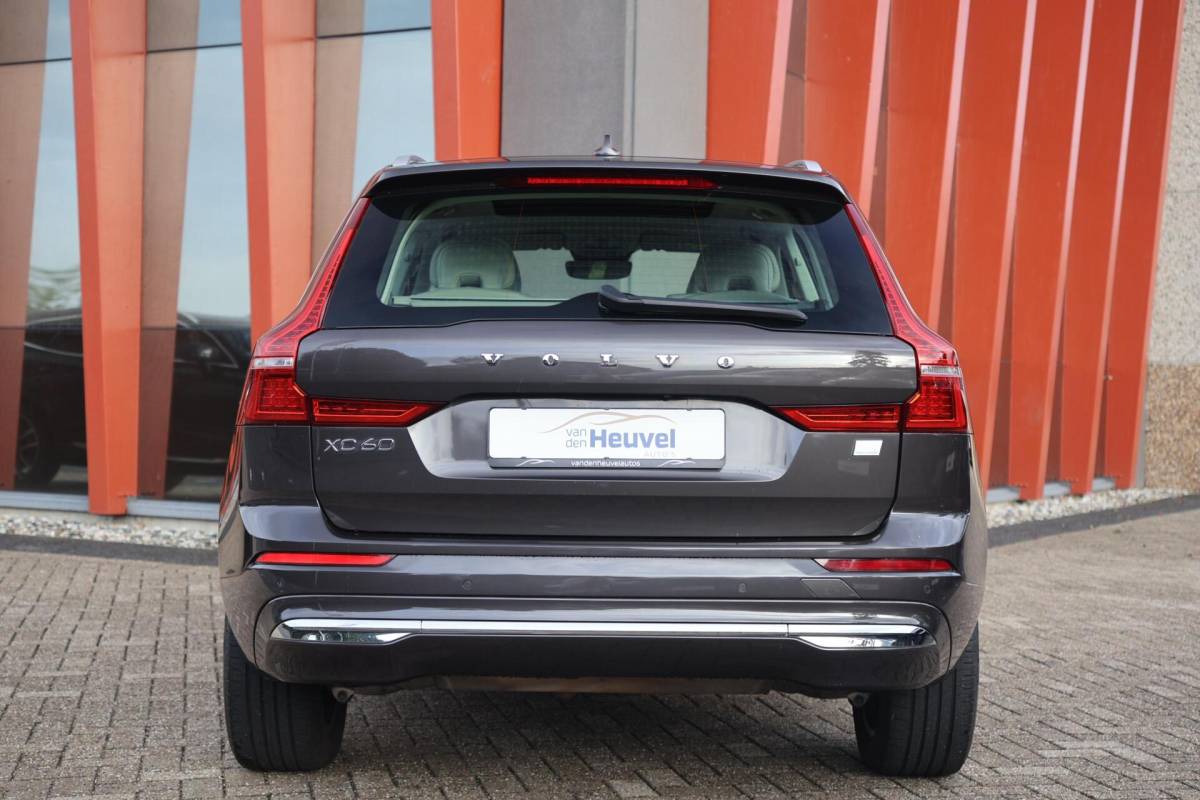 Volvo XC60 Volvo XC60 T6 Recharge AWD Inscription | Stoelverwarming | Trekhaak | Parkeercamera | Leder | Panoramadak | Keyless