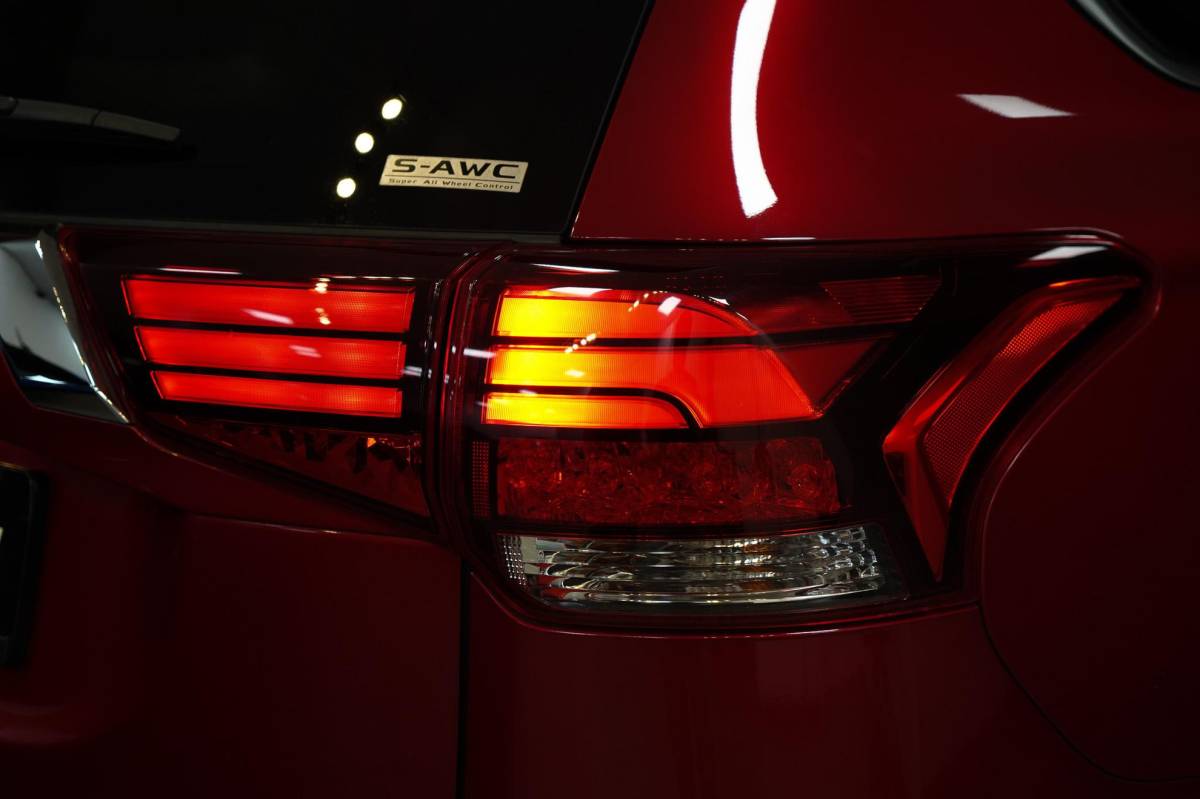 Mitsubishi Outlander Mitsubishi Outlander 2.4 PHEV Intense+ Panorama|CarPlay|4WD|Elektrische achterklep