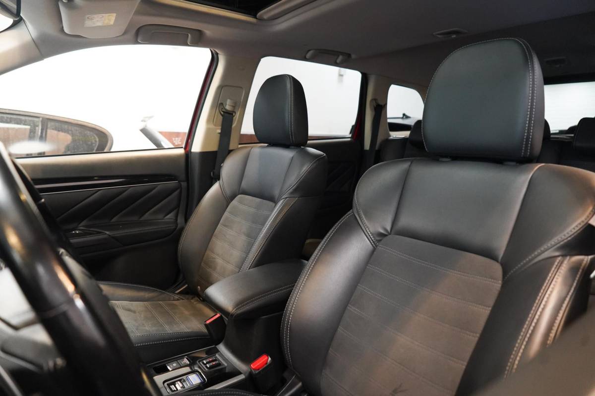 Mitsubishi Outlander Mitsubishi Outlander 2.4 PHEV Intense+ Panorama|CarPlay|4WD|Elektrische achterklep