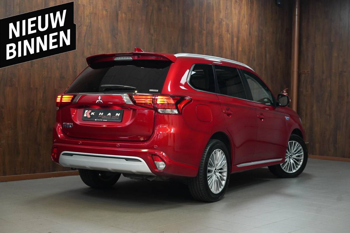 Mitsubishi Outlander Mitsubishi Outlander 2.4 PHEV Intense+ Panorama|CarPlay|4WD|Elektrische achterklep