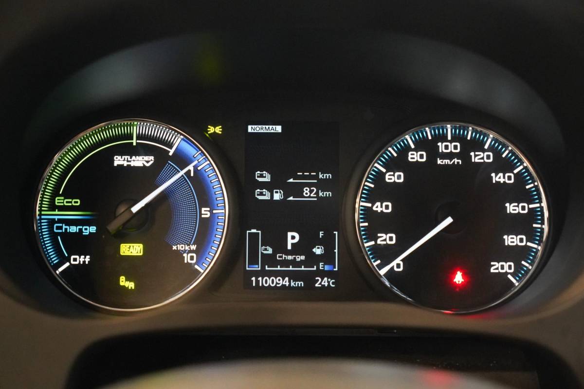 Mitsubishi Outlander Mitsubishi Outlander 2.4 PHEV Intense+ Panorama|CarPlay|4WD|Elektrische achterklep