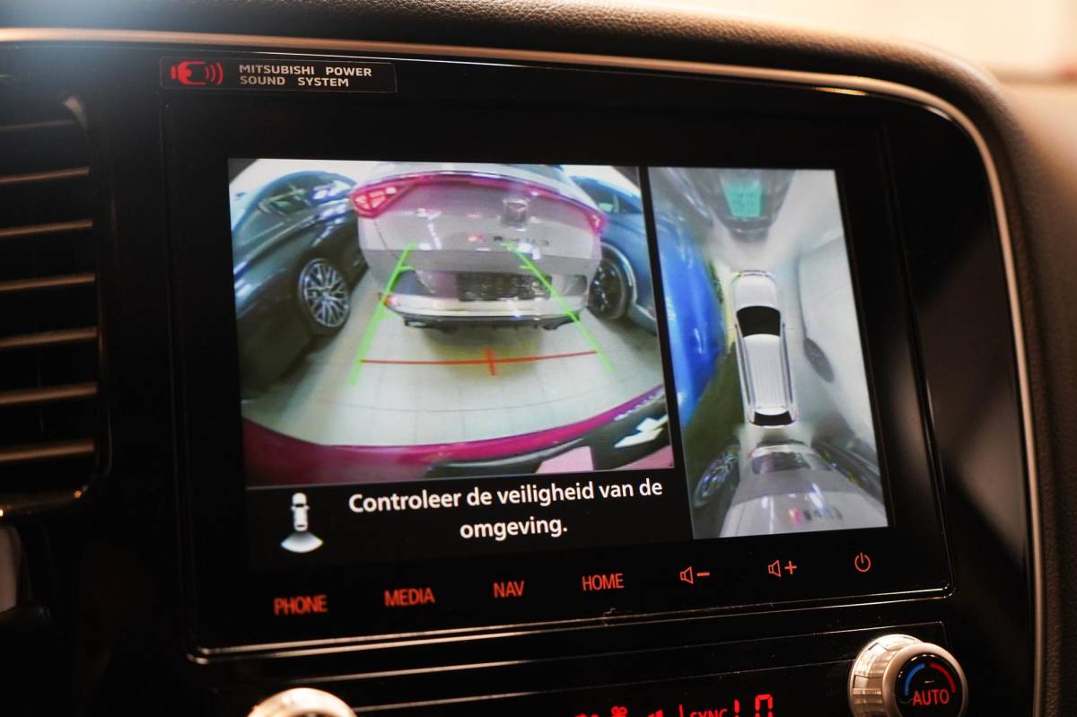 Mitsubishi Outlander Mitsubishi Outlander 2.4 PHEV Intense+ Panorama|CarPlay|4WD|Elektrische achterklep