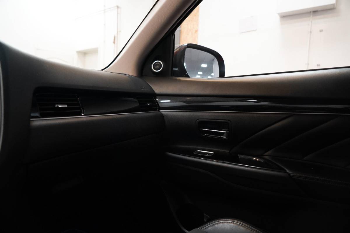 Mitsubishi Outlander Mitsubishi Outlander 2.4 PHEV Intense+ Panorama|CarPlay|4WD|Elektrische achterklep