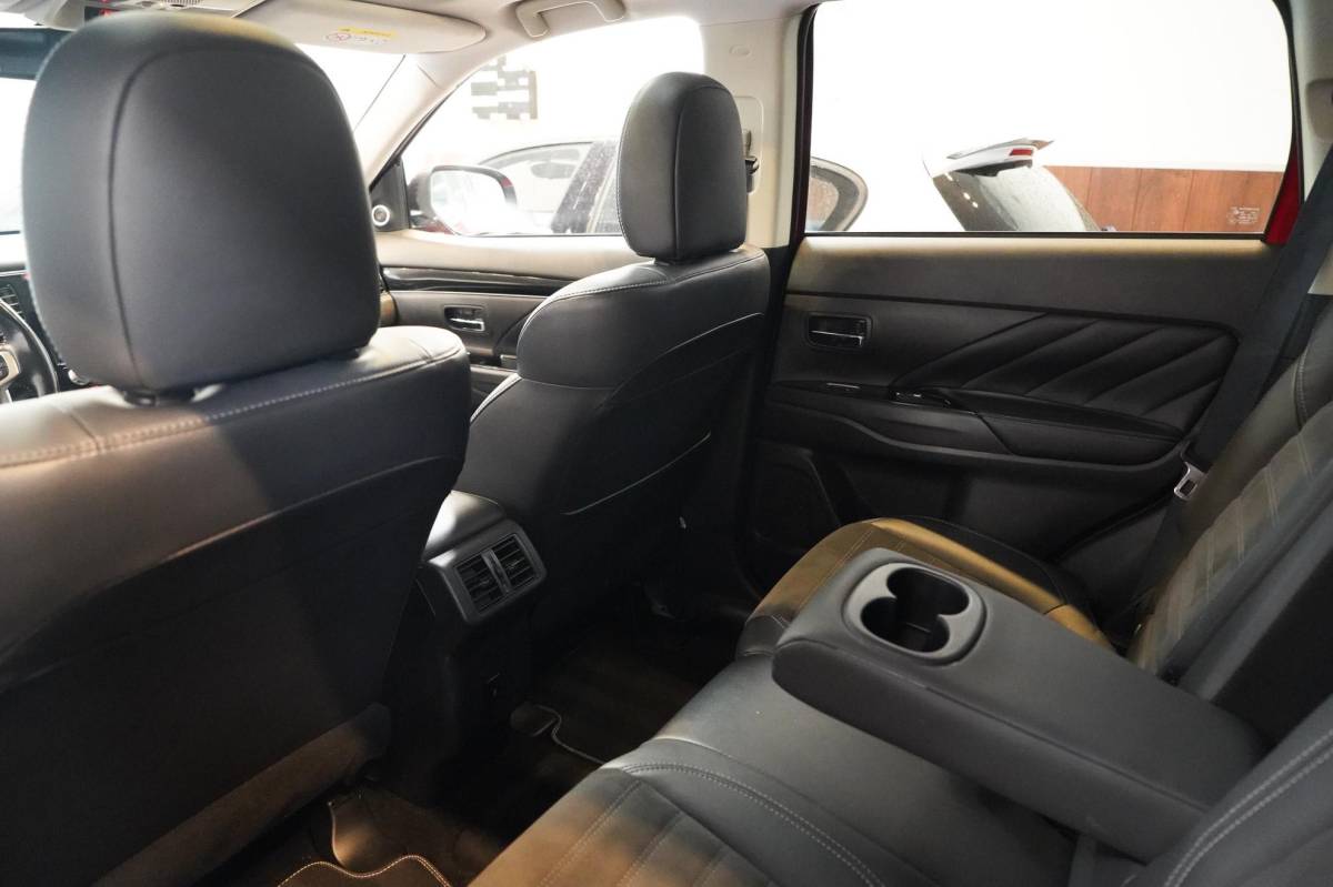 Mitsubishi Outlander Mitsubishi Outlander 2.4 PHEV Intense+ Panorama|CarPlay|4WD|Elektrische achterklep