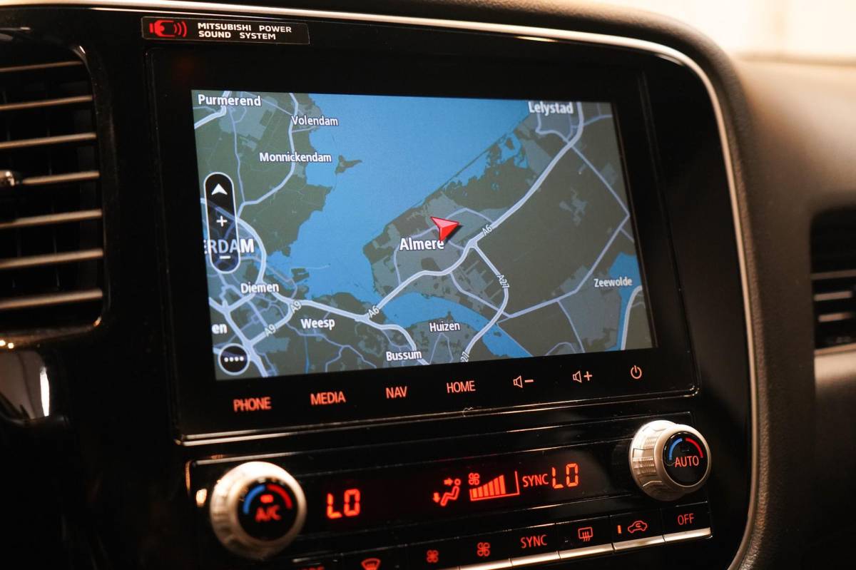 Mitsubishi Outlander Mitsubishi Outlander 2.4 PHEV Intense+ Panorama|CarPlay|4WD|Elektrische achterklep