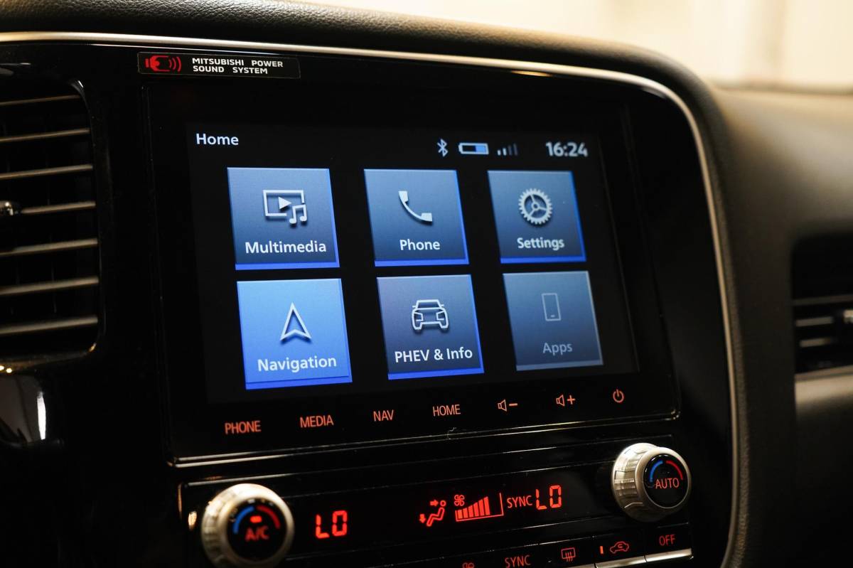 Mitsubishi Outlander Mitsubishi Outlander 2.4 PHEV Intense+ Panorama|CarPlay|4WD|Elektrische achterklep