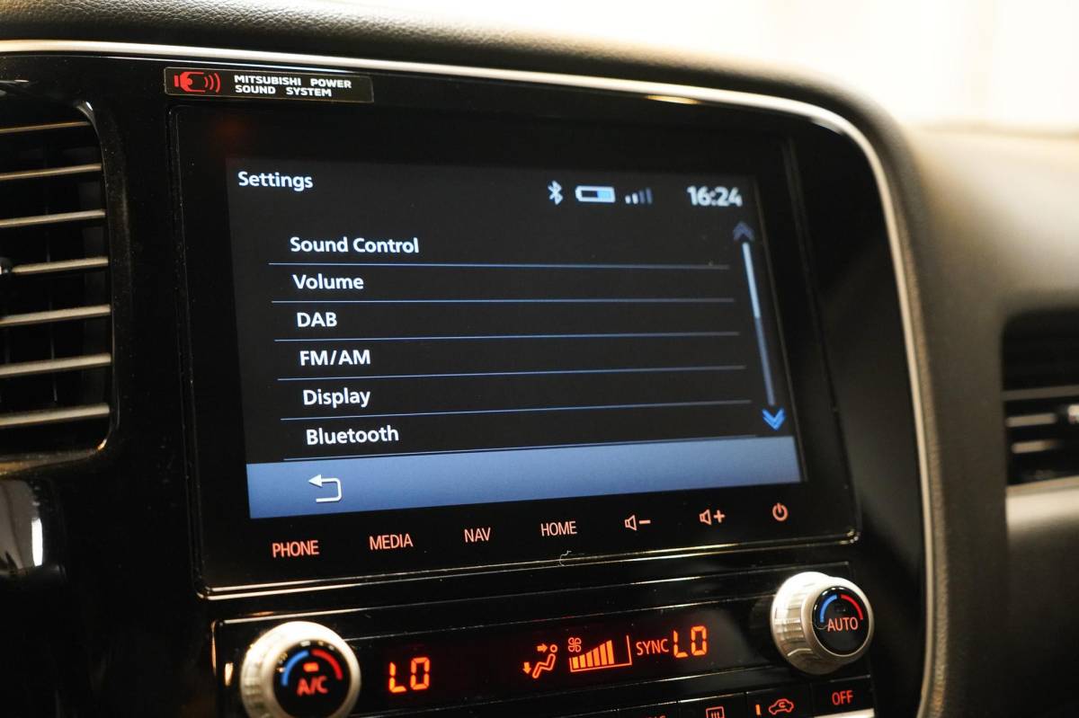 Mitsubishi Outlander Mitsubishi Outlander 2.4 PHEV Intense+ Panorama|CarPlay|4WD|Elektrische achterklep