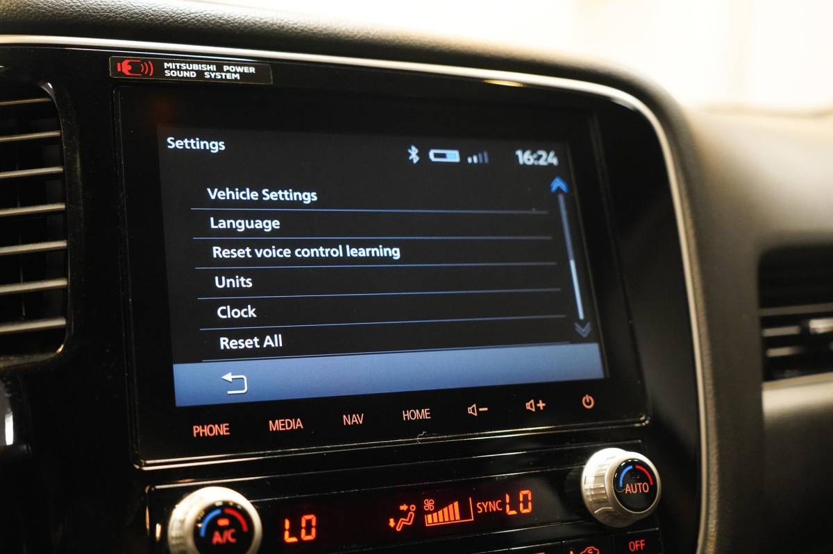 Mitsubishi Outlander Mitsubishi Outlander 2.4 PHEV Intense+ Panorama|CarPlay|4WD|Elektrische achterklep