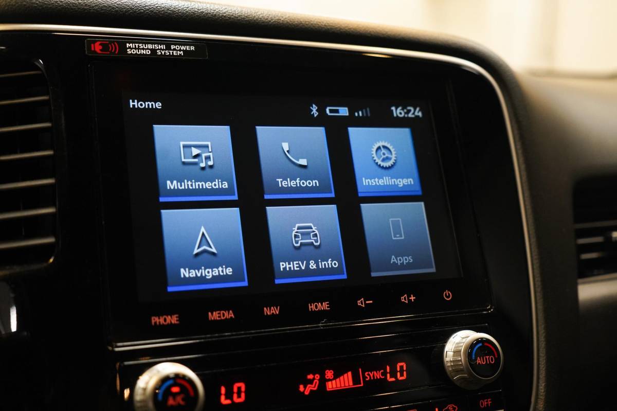 Mitsubishi Outlander Mitsubishi Outlander 2.4 PHEV Intense+ Panorama|CarPlay|4WD|Elektrische achterklep