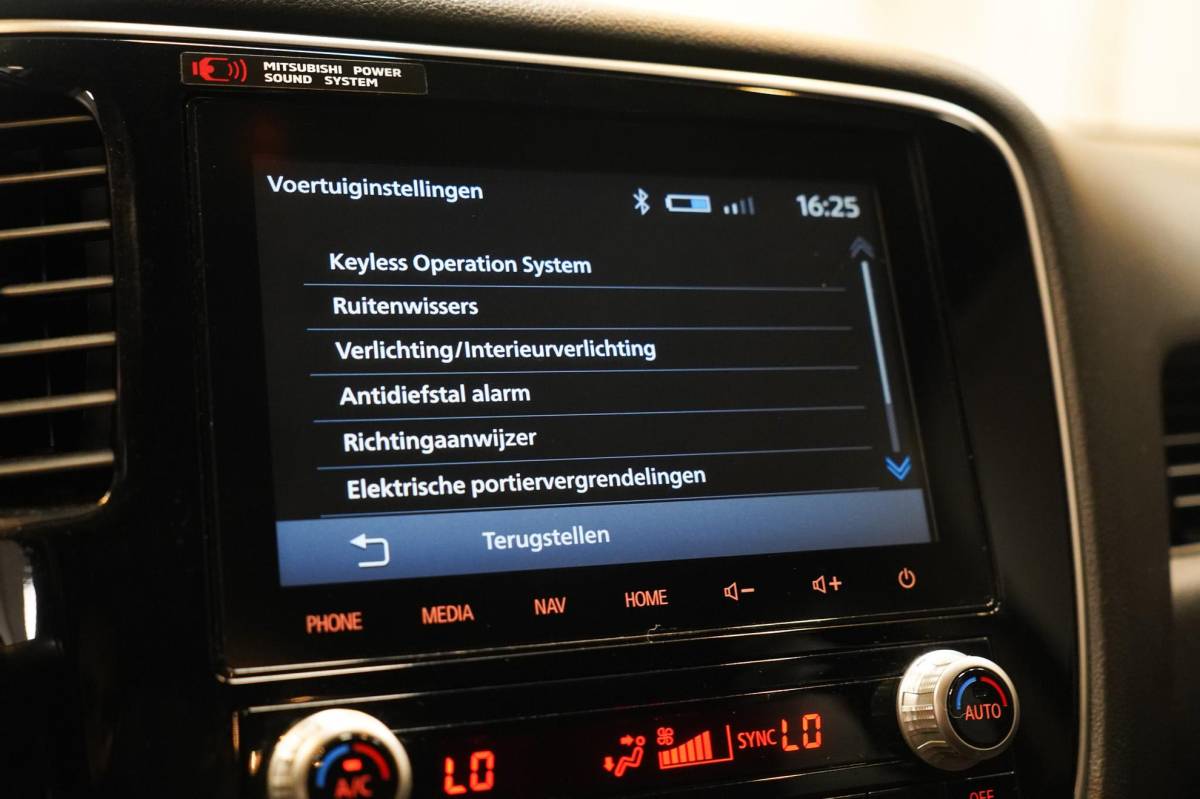 Mitsubishi Outlander Mitsubishi Outlander 2.4 PHEV Intense+ Panorama|CarPlay|4WD|Elektrische achterklep