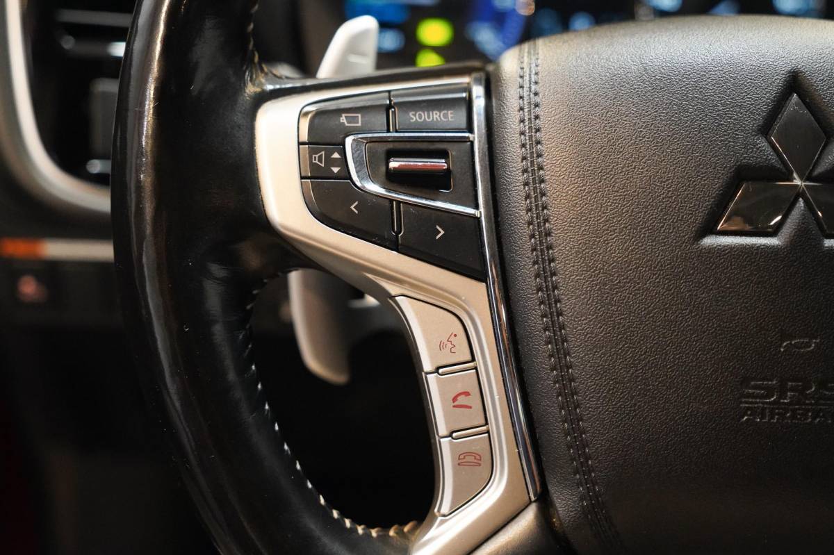 Mitsubishi Outlander Mitsubishi Outlander 2.4 PHEV Intense+ Panorama|CarPlay|4WD|Elektrische achterklep