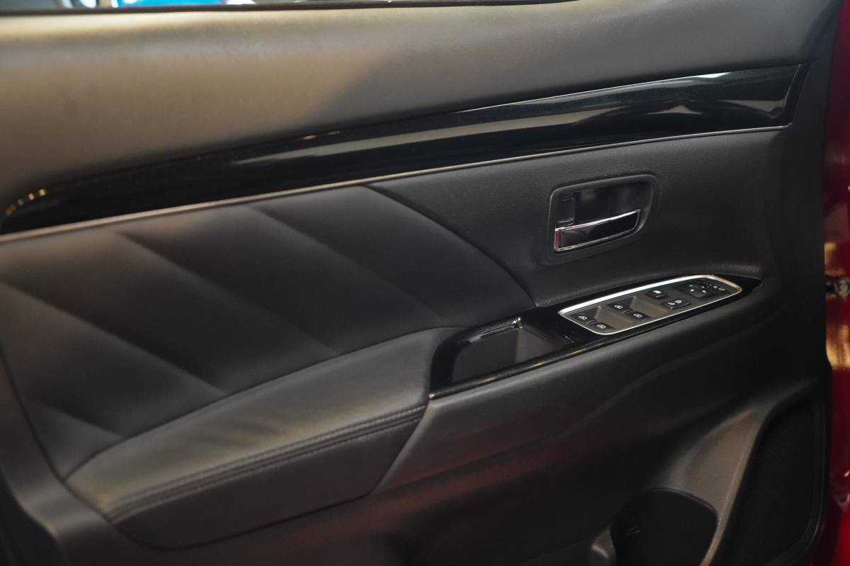 Mitsubishi Outlander Mitsubishi Outlander 2.4 PHEV Intense+ Panorama|CarPlay|4WD|Elektrische achterklep