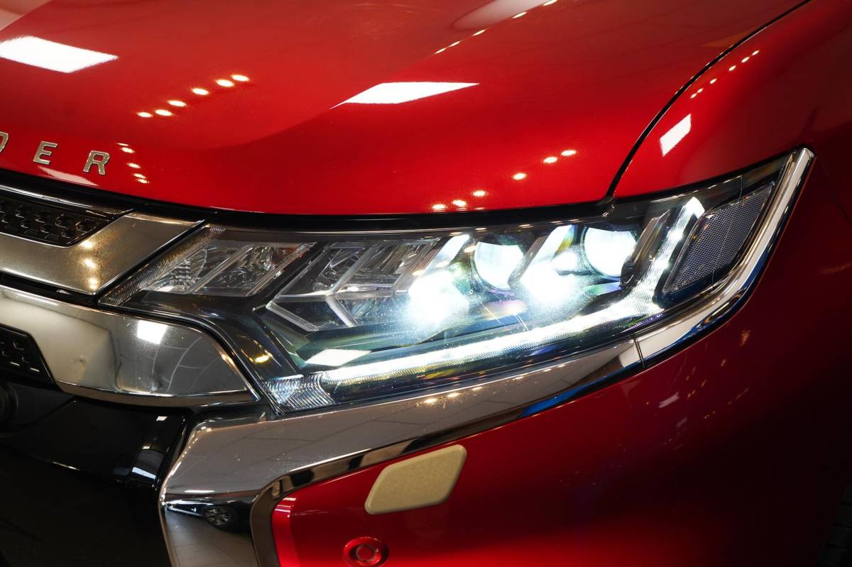 Mitsubishi Outlander Mitsubishi Outlander 2.4 PHEV Intense+ Panorama|CarPlay|4WD|Elektrische achterklep