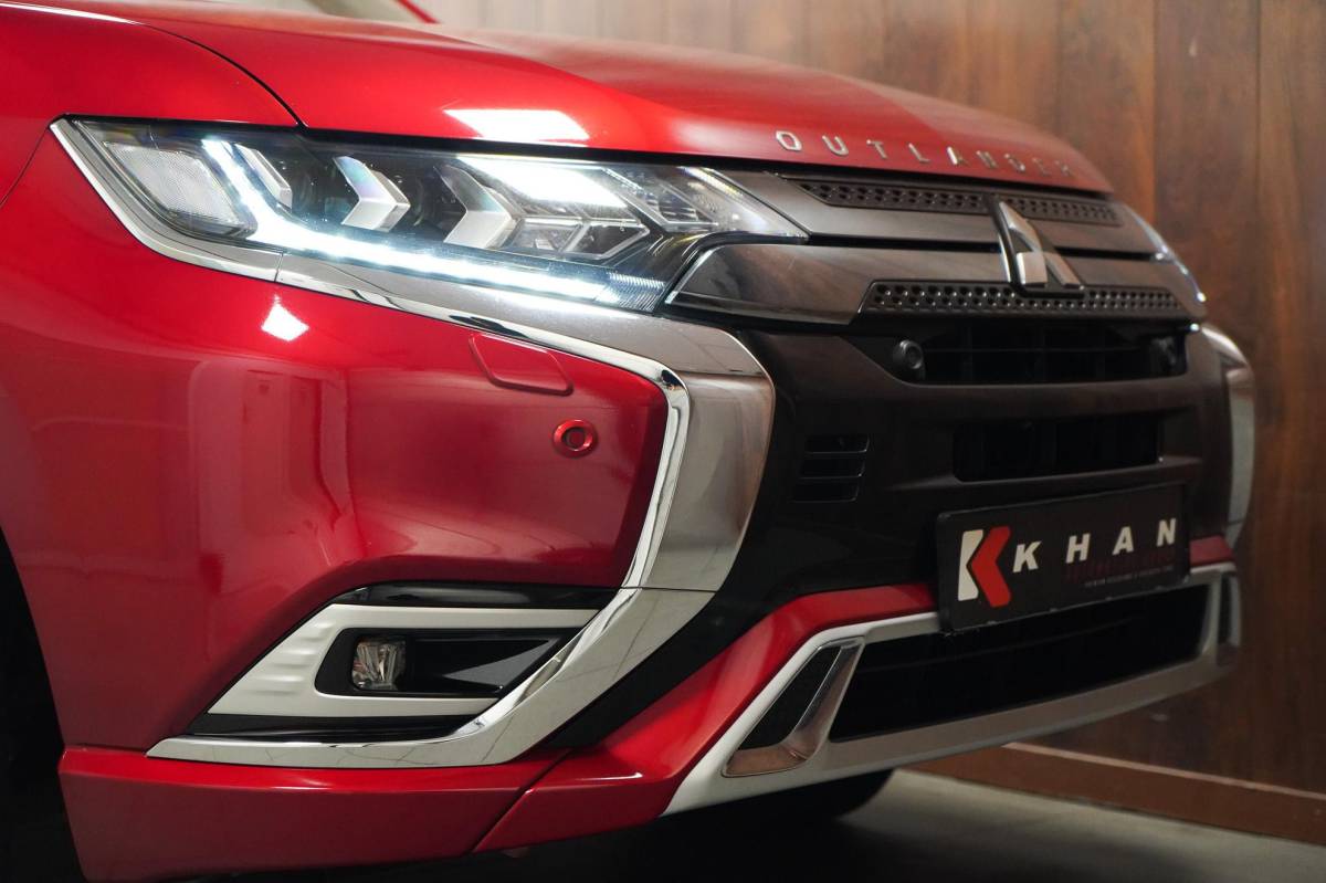 Mitsubishi Outlander Mitsubishi Outlander 2.4 PHEV Intense+ Panorama|CarPlay|4WD|Elektrische achterklep