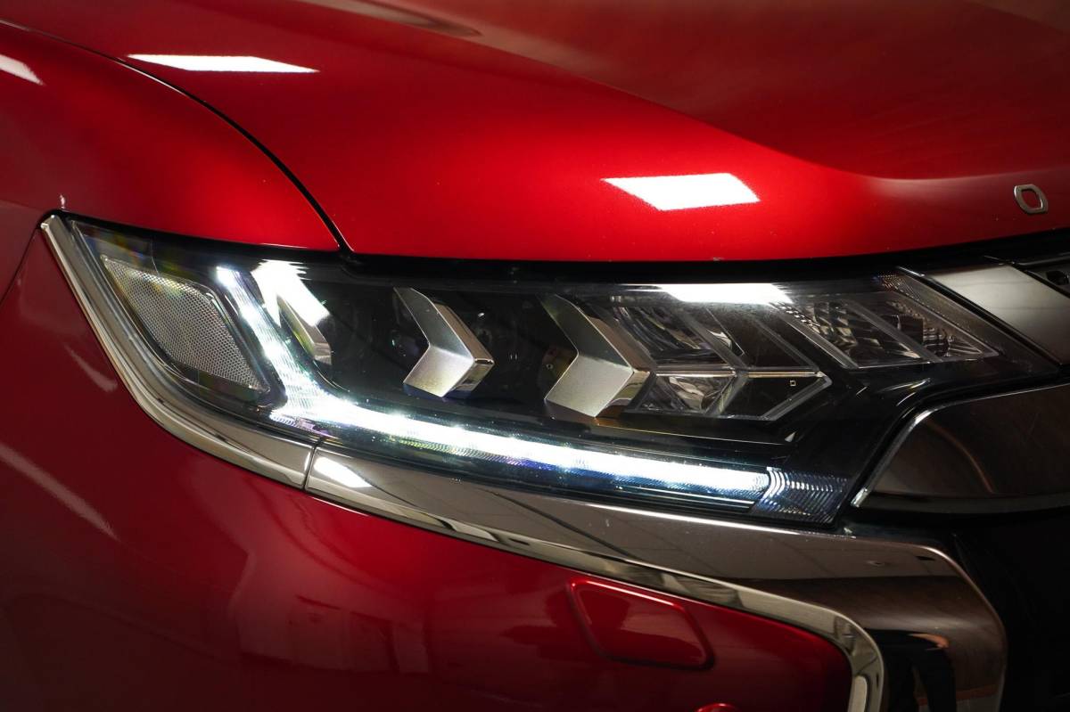 Mitsubishi Outlander Mitsubishi Outlander 2.4 PHEV Intense+ Panorama|CarPlay|4WD|Elektrische achterklep