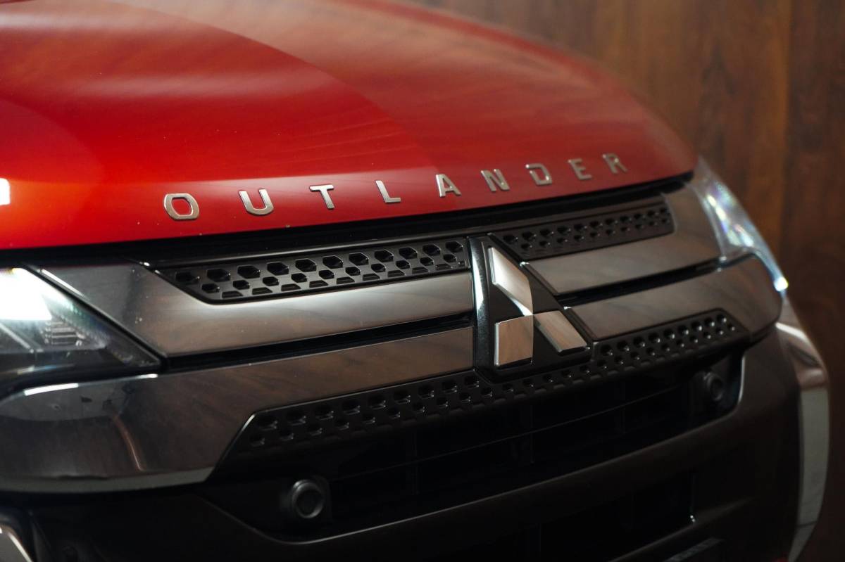 Mitsubishi Outlander Mitsubishi Outlander 2.4 PHEV Intense+ Panorama|CarPlay|4WD|Elektrische achterklep