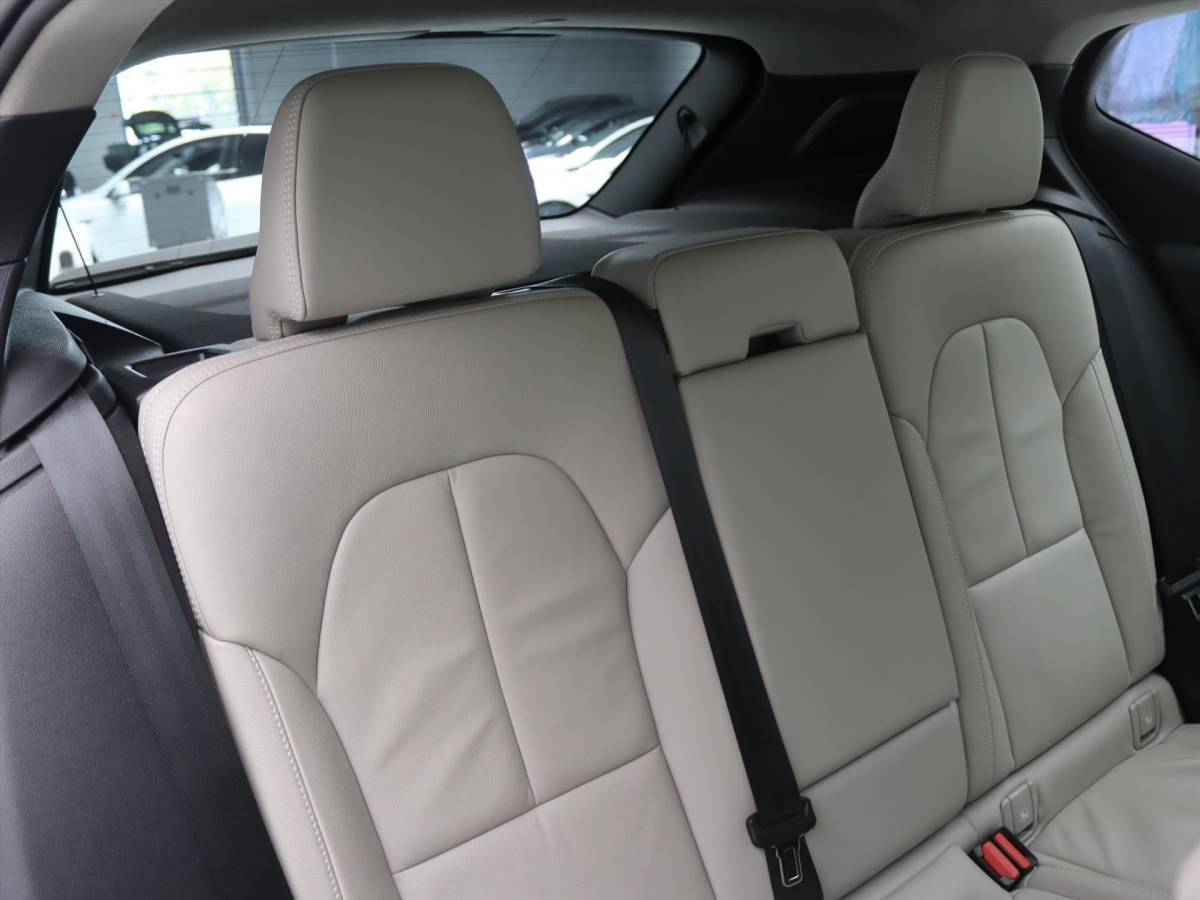 Volvo XC40 Volvo Xc40 T4 Twin Engine 211pk Geartronic Inscription Expression [ LEDER+TREKHAAK+CAMERA+WINTER PAKKET+PDC+CRUISE ]