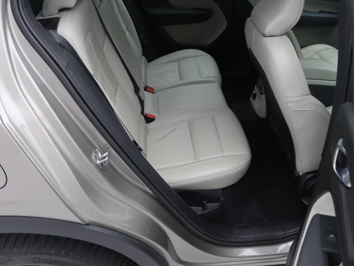 Volvo XC40 Volvo Xc40 T4 Twin Engine 211pk Geartronic Inscription Expression [ LEDER+TREKHAAK+CAMERA+WINTER PAKKET+PDC+CRUISE ]