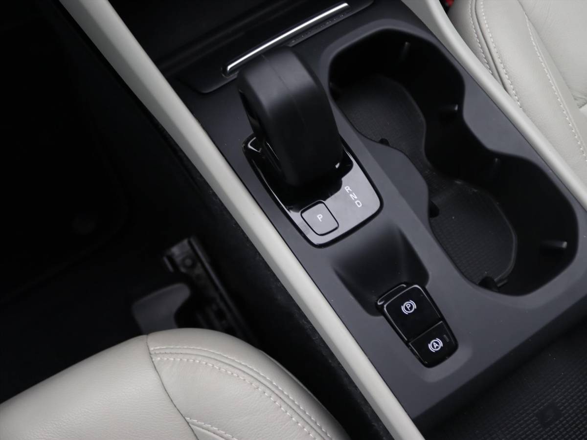 Volvo XC40 Volvo Xc40 T4 Twin Engine 211pk Geartronic Inscription Expression [ LEDER+TREKHAAK+CAMERA+WINTER PAKKET+PDC+CRUISE ]