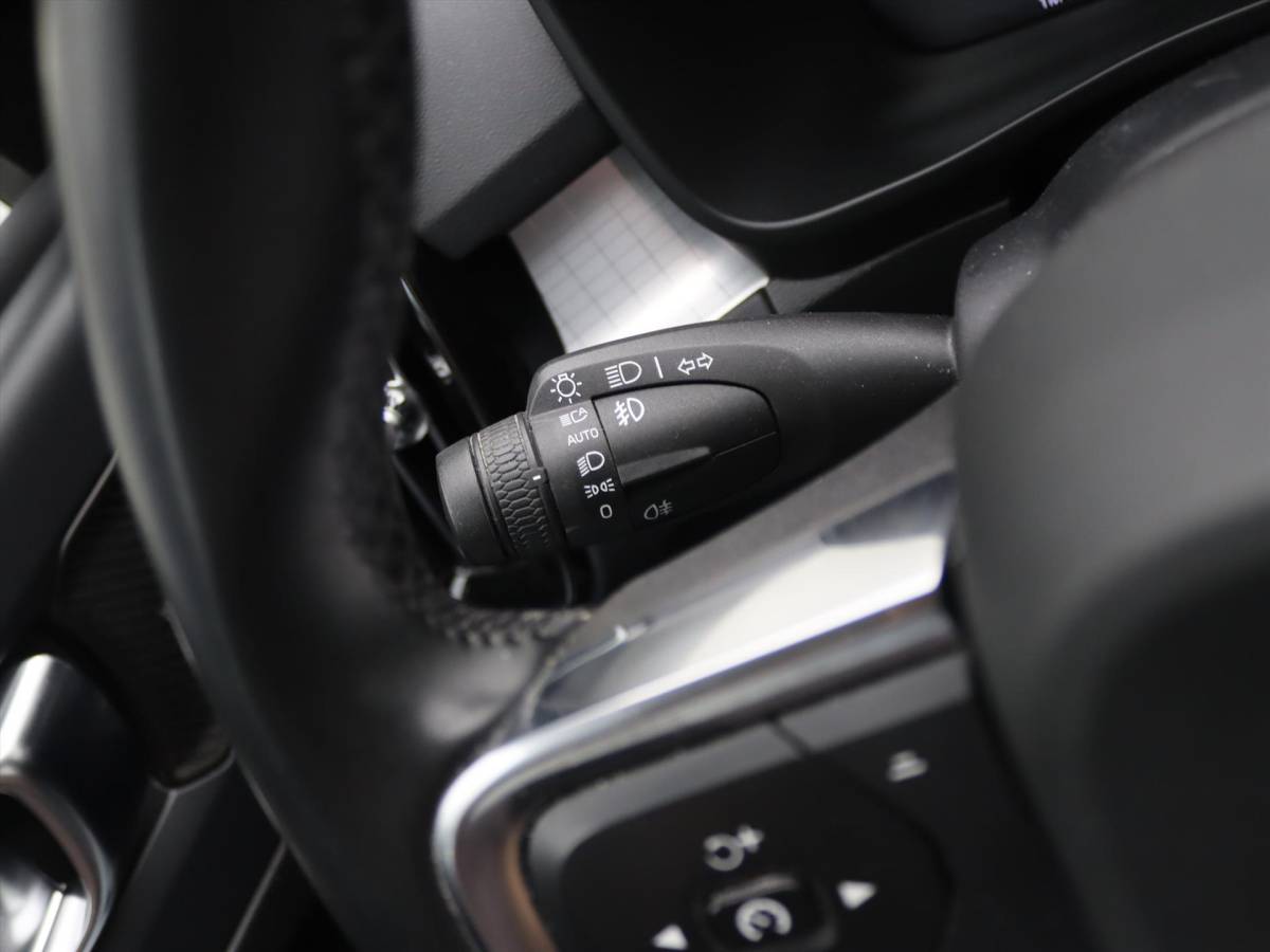 Volvo XC40 Volvo Xc40 T4 Twin Engine 211pk Geartronic Inscription Expression [ HARMAN&KARDON+CLIMAAT+CARPLAY+CRUISE+PDC+NAVIGATIE ]