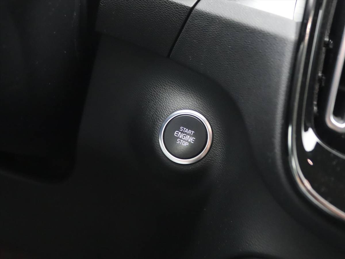 Volvo XC40 Volvo Xc40 T4 Twin Engine 211pk Geartronic Inscription Expression [ HARMAN&KARDON+CLIMAAT+CARPLAY+CRUISE+PDC+NAVIGATIE ]
