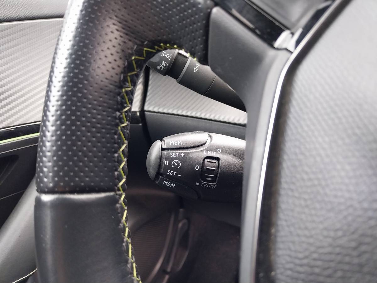 Peugeot 2008 Peugeot 2008 1.2 131 PK PureTech GT-Line VIRTUAL COCKPIT CAMERA HALF LEER LED NAVI CRUISE ECC TREKHAAK