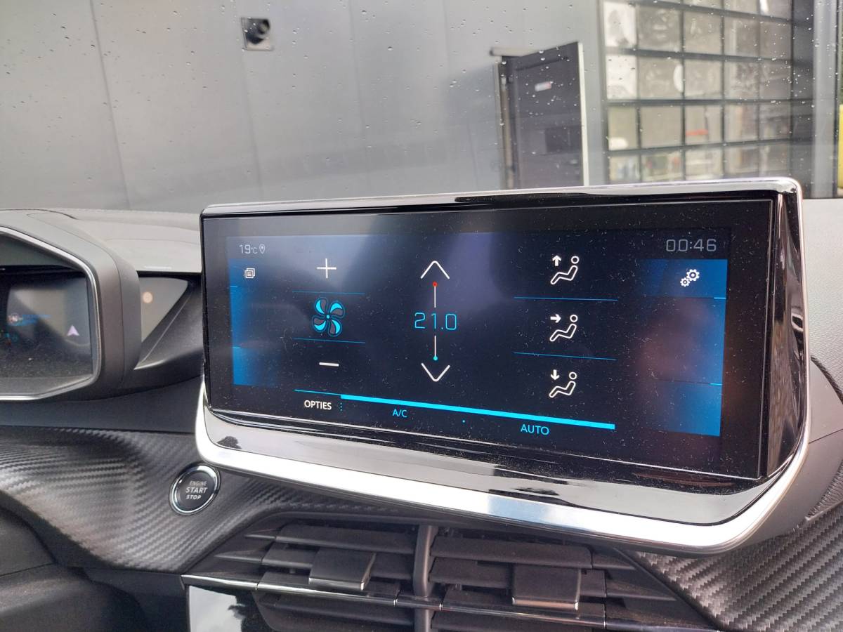 Peugeot 2008 Peugeot 2008 1.2 131 PK PureTech GT-Line VIRTUAL COCKPIT CAMERA HALF LEER LED NAVI CRUISE ECC TREKHAAK