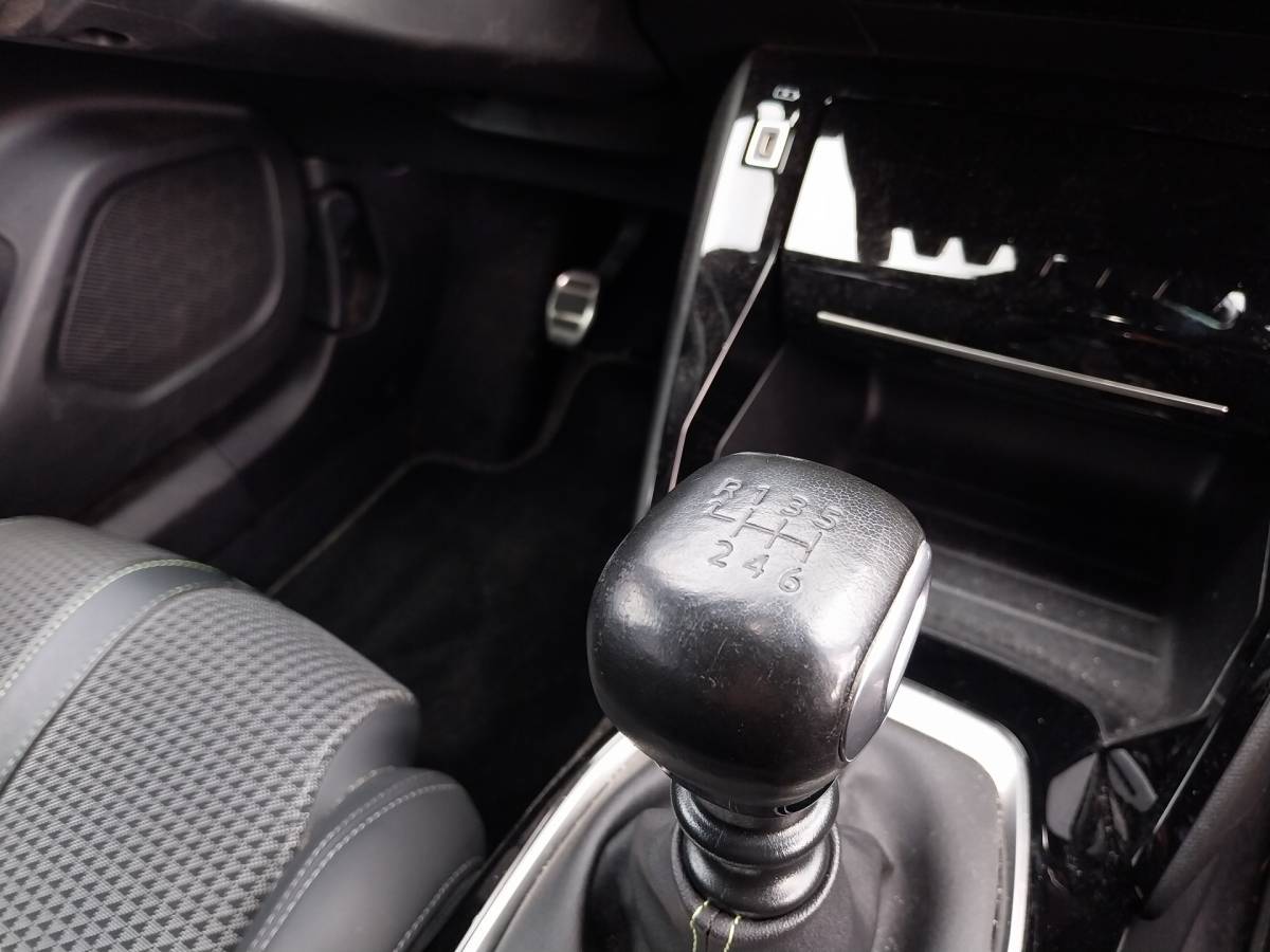 Peugeot 2008 Peugeot 2008 1.2 131 PK PureTech GT-Line VIRTUAL COCKPIT CAMERA HALF LEER LED NAVI CRUISE ECC TREKHAAK