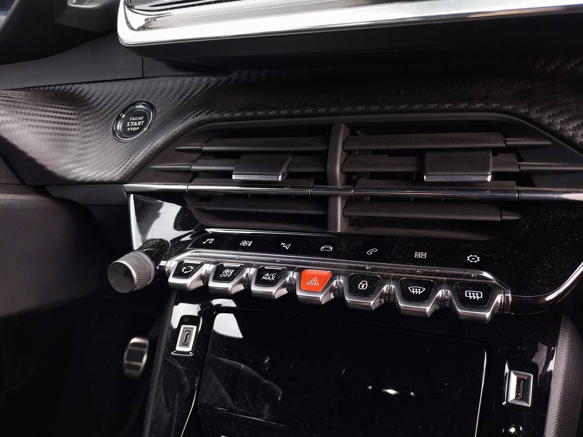 Peugeot 2008 Peugeot 2008 1.2 131 PK PureTech GT-Line VIRTUAL COCKPIT CAMERA HALF LEER LED NAVI CRUISE ECC TREKHAAK