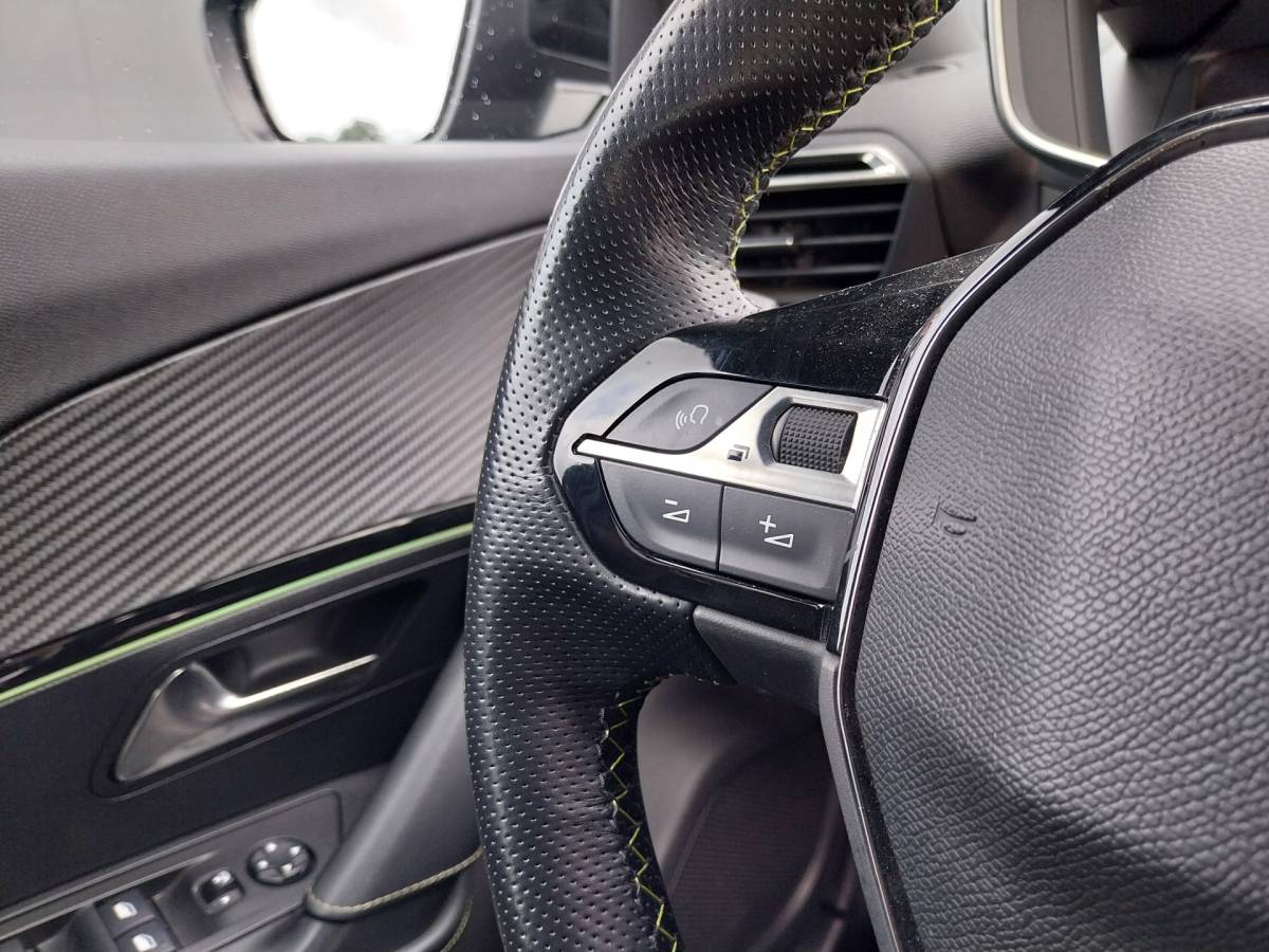 Peugeot 2008 Peugeot 2008 1.2 131 PK PureTech GT-Line VIRTUAL COCKPIT CAMERA HALF LEER LED NAVI CRUISE ECC TREKHAAK