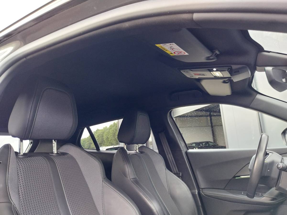 Peugeot 2008 Peugeot 2008 1.2 131 PK PureTech GT-Line VIRTUAL COCKPIT CAMERA HALF LEER LED NAVI CRUISE ECC TREKHAAK