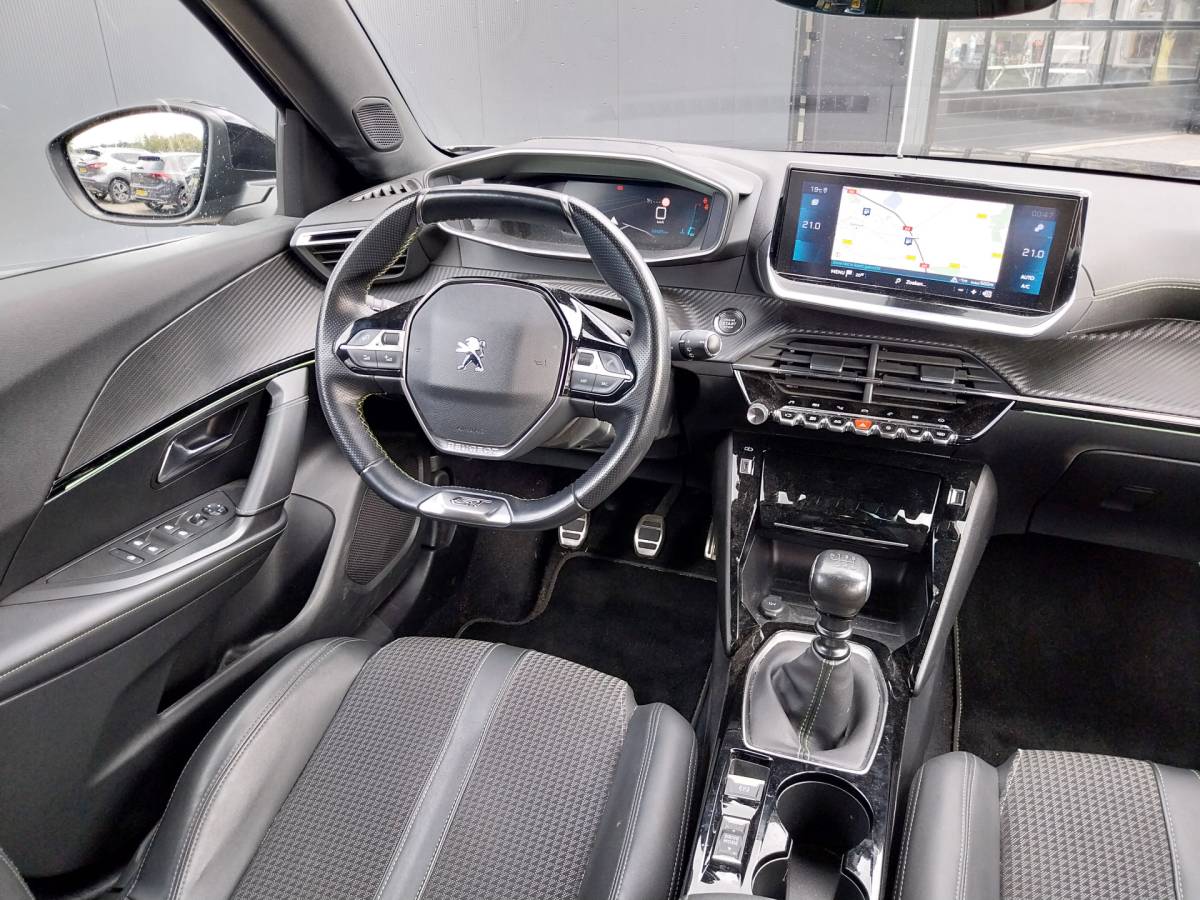 Peugeot 2008 Peugeot 2008 1.2 131 PK PureTech GT-Line VIRTUAL COCKPIT CAMERA HALF LEER LED NAVI CRUISE ECC TREKHAAK