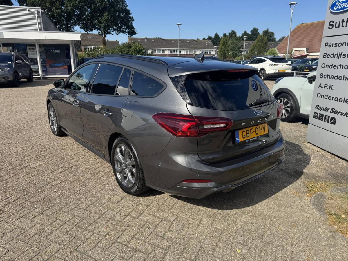 Ford Focus Ford Focus Wagon 1.0 EcoBoost Hybrid ST Line | Winter Pack | Driver Assistance Pack | Adaptive cruise control | Camera