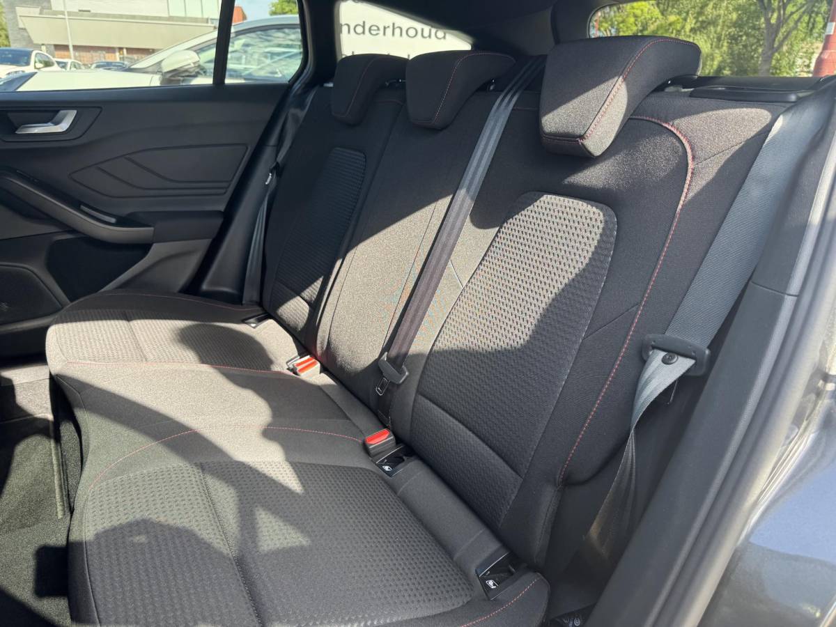 Ford Focus Ford Focus Wagon 1.0 EcoBoost Hybrid ST Line | Winter Pack | Driver Assistance Pack | Adaptive cruise control | Camera