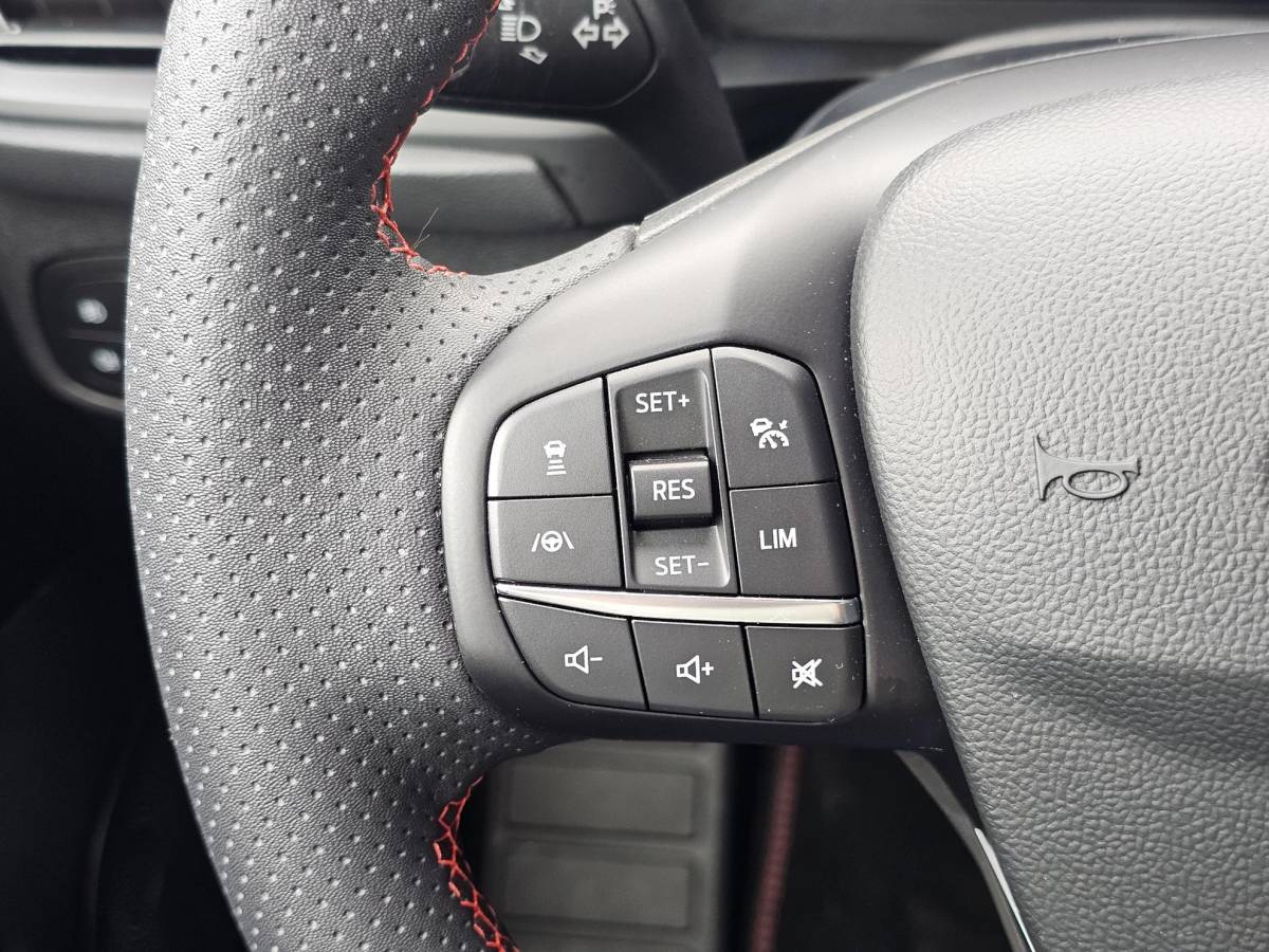 Ford Focus Ford Focus Wagon 1.0 EcoBoost Hybrid ST Line X | 155pk | Trekhaak | 18 inch | Bang&Olufsen | Adaptive cruise control | Elektrisch achterklep