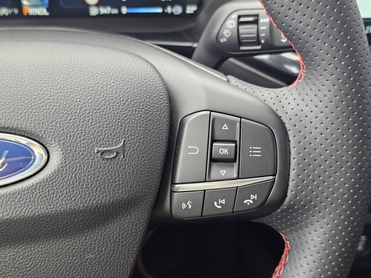 Ford Focus Ford Focus Wagon 1.0 EcoBoost Hybrid ST Line X | 155pk | Trekhaak | 18 inch | Bang&Olufsen | Adaptive cruise control | Elektrisch achterklep