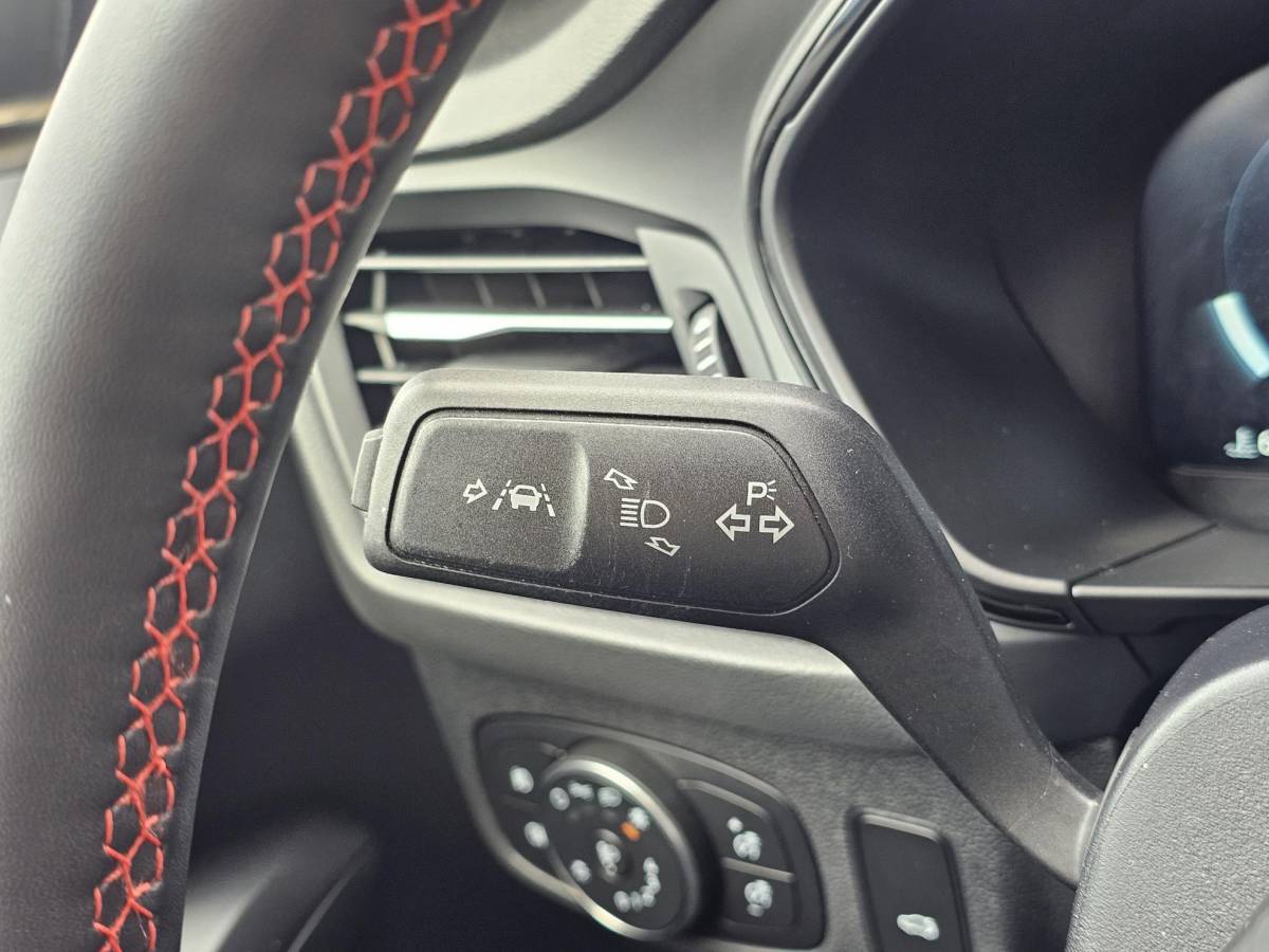 Ford Focus Ford Focus Wagon 1.0 EcoBoost Hybrid ST Line X | 155pk | Trekhaak | 18 inch | Bang&Olufsen | Adaptive cruise control | Elektrisch achterklep