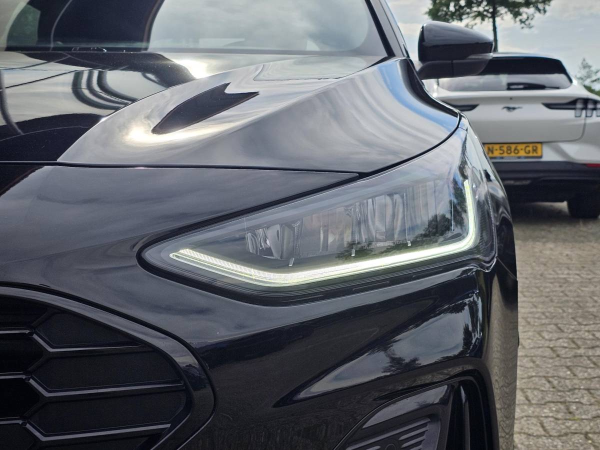 Ford Focus Ford Focus Wagon 1.0 EcoBoost Hybrid ST Line X | 155pk | Trekhaak | 18 inch | Bang&Olufsen | Adaptive cruise control | Elektrisch achterklep