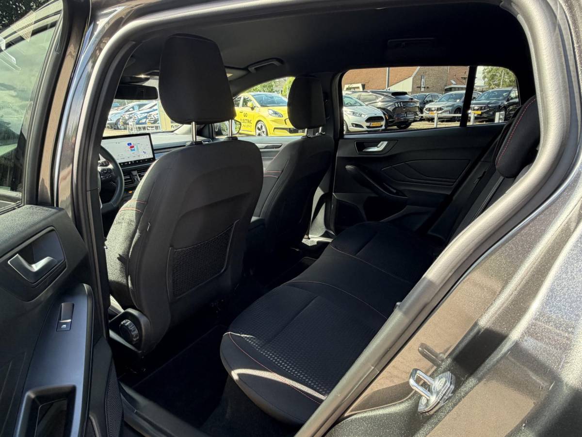 Ford Focus Ford Focus Wagon 1.0 EcoBoost Hybrid ST Line 125 pk | Winter Pack | Driver Assistance Pack | Adaptive cruise control
