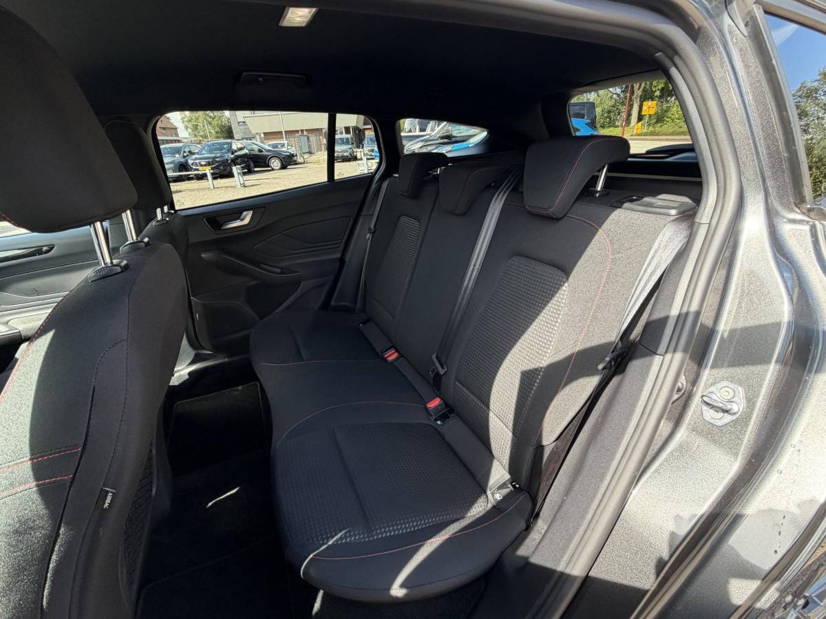 Ford Focus Ford Focus Wagon 1.0 EcoBoost Hybrid ST Line 125 pk | Winter Pack | Driver Assistance Pack | Adaptive cruise control