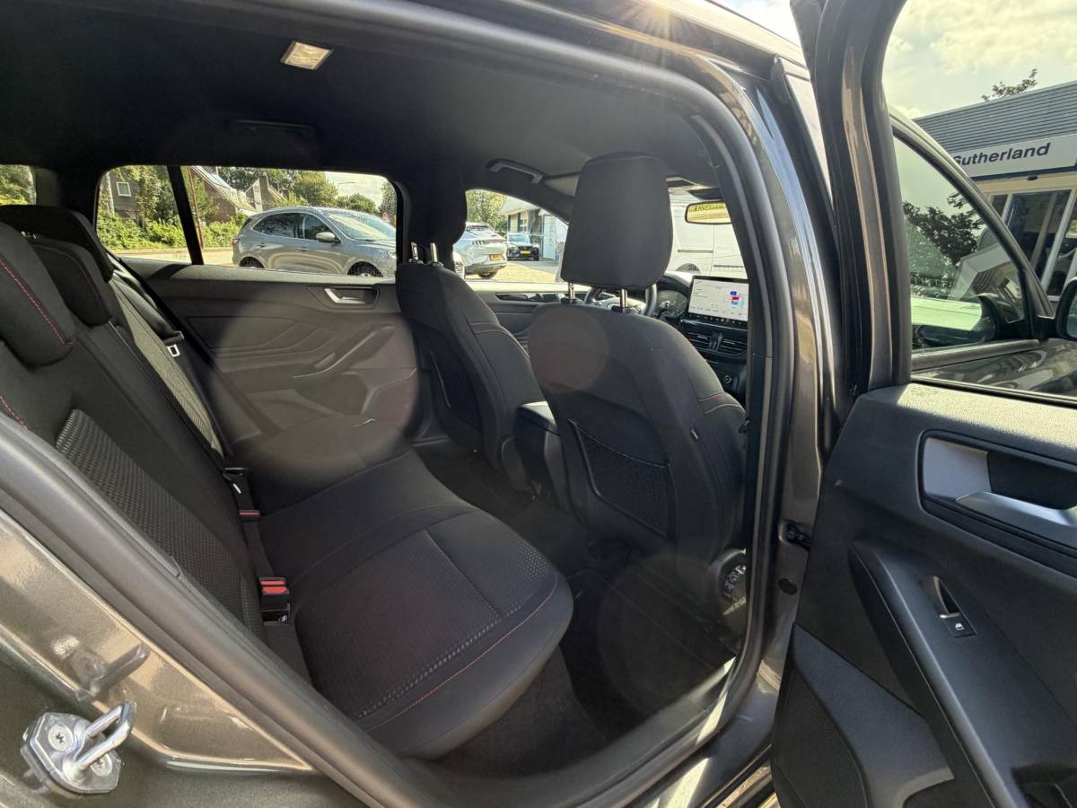 Ford Focus Ford Focus Wagon 1.0 EcoBoost Hybrid ST Line 125 pk | Winter Pack | Driver Assistance Pack | Adaptive cruise control