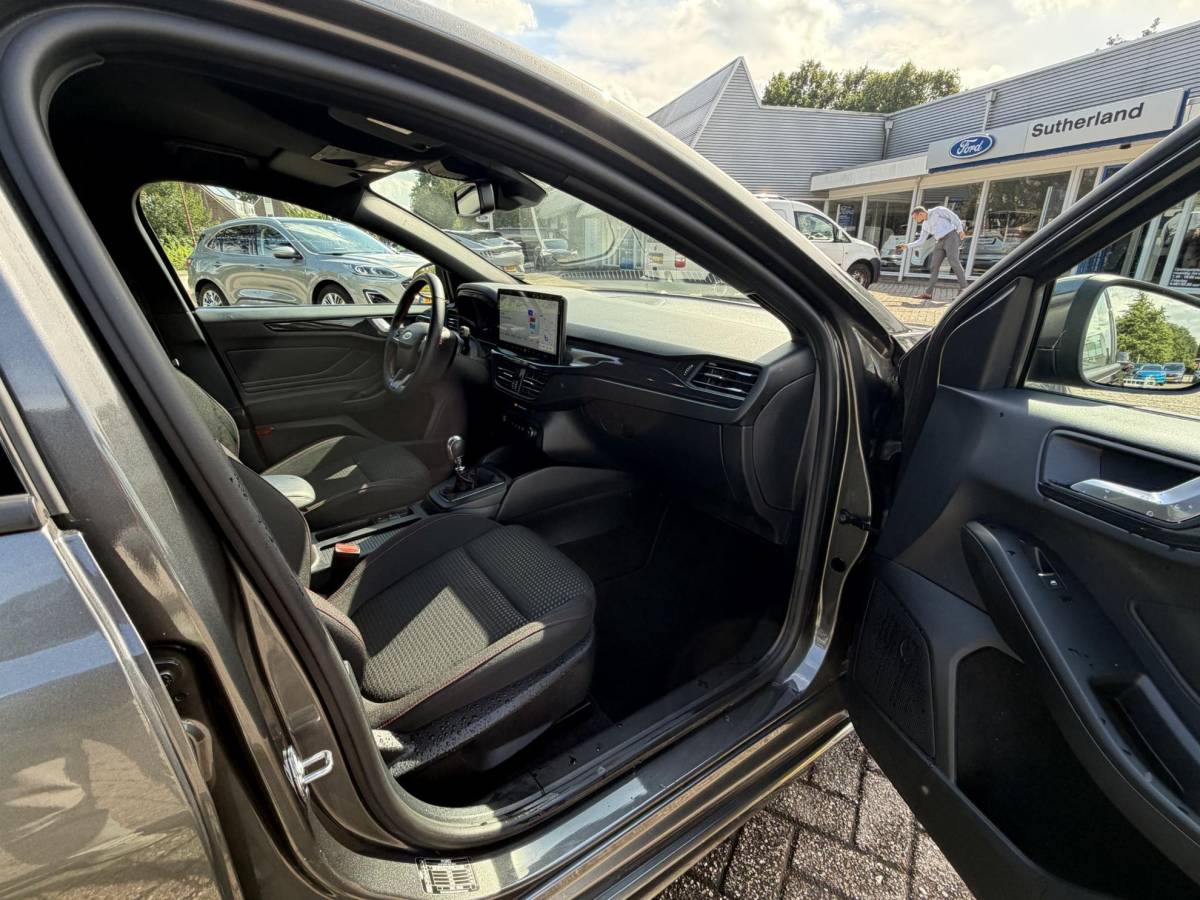 Ford Focus Ford Focus Wagon 1.0 EcoBoost Hybrid ST Line 125 pk | Winter Pack | Driver Assistance Pack | Adaptive cruise control