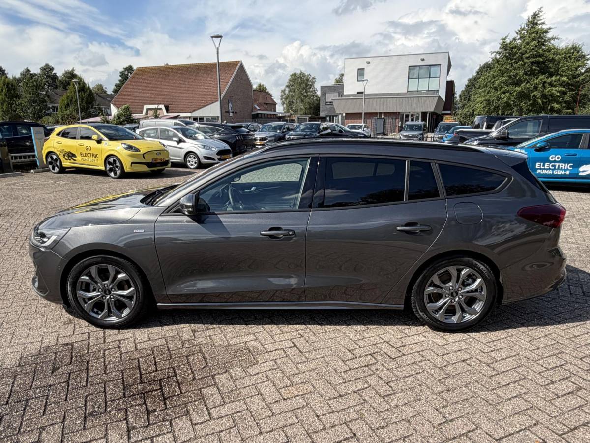 Ford Focus Ford Focus Wagon 1.0 EcoBoost Hybrid ST Line 125 pk | Winter Pack | Driver Assistance Pack | Adaptive cruise control