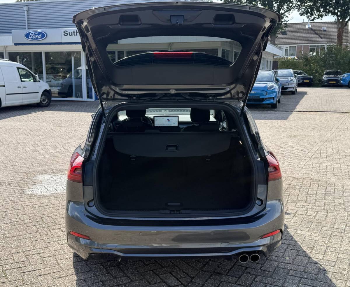 Ford Focus Ford Focus Wagon 1.0 EcoBoost Hybrid ST Line 125 pk | Winter Pack | Driver Assistance Pack | Adaptive cruise control