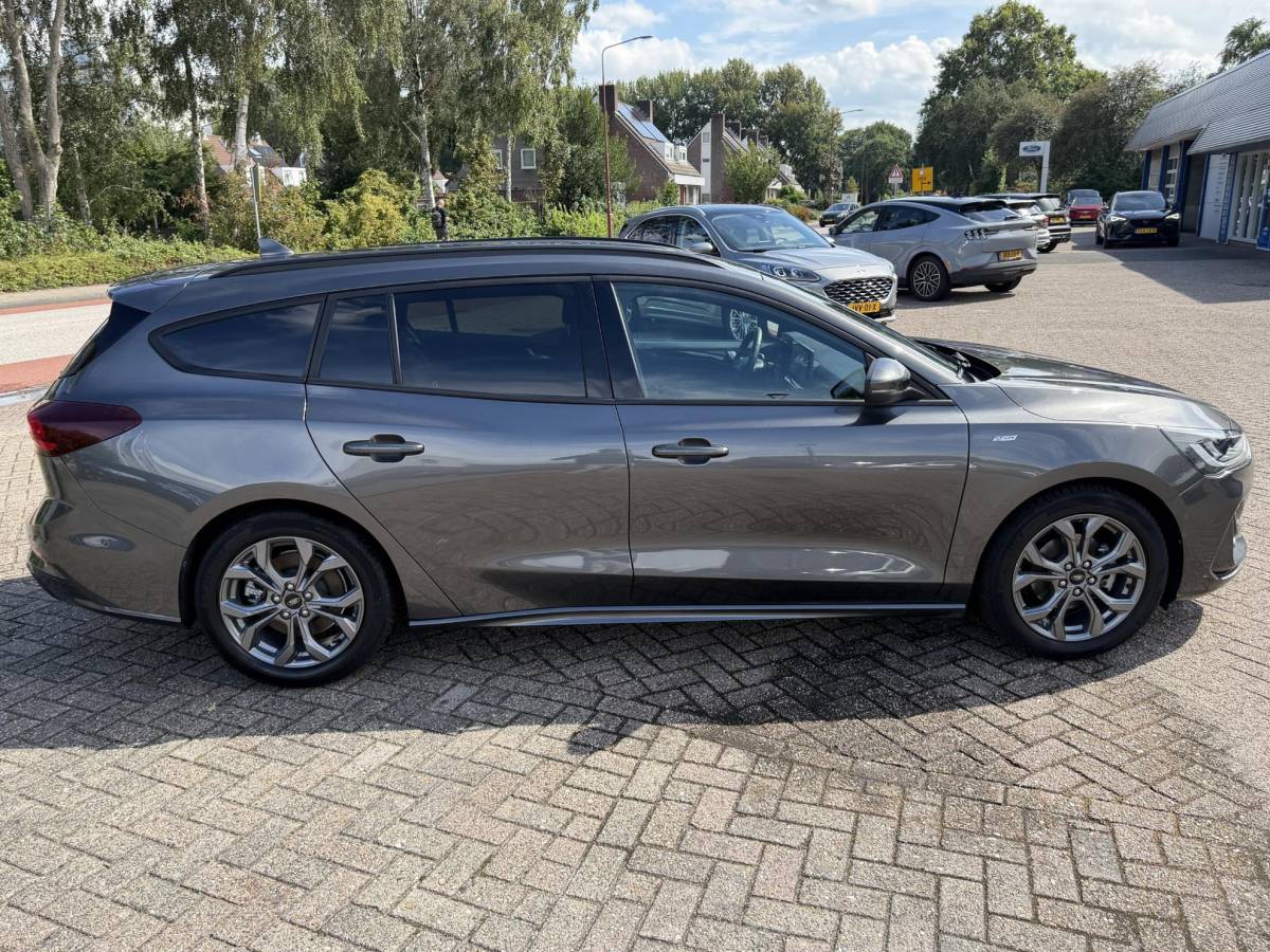 Ford Focus Ford Focus Wagon 1.0 EcoBoost Hybrid ST Line 125 pk | Winter Pack | Driver Assistance Pack | Adaptive cruise control
